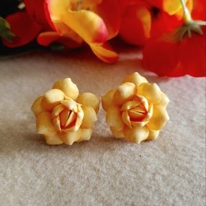 Vintage Peach Seashell Floral Clip On Earrings